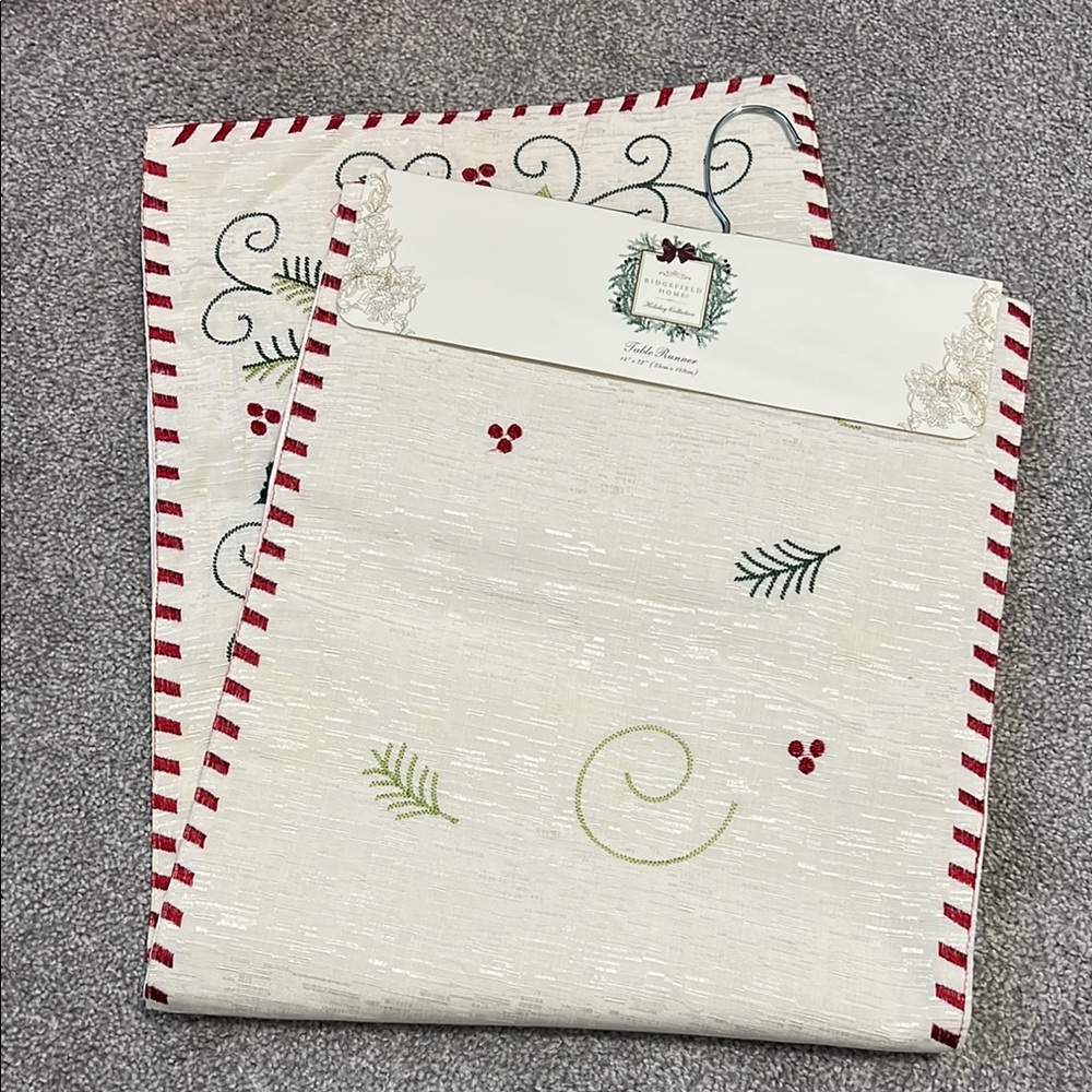 NWT Festive Embroidered Table Runner
